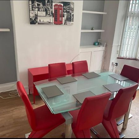 Wv1 Budget Contractor Stays- 5 Beds - Discounts Ok Вулвергемптон Екстер'єр фото