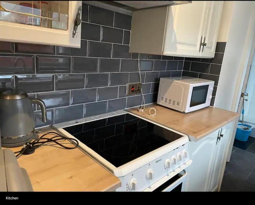 Wv1 Budget Contractor Stays- 5 Beds - Discounts Ok Вулвергемптон Екстер'єр фото